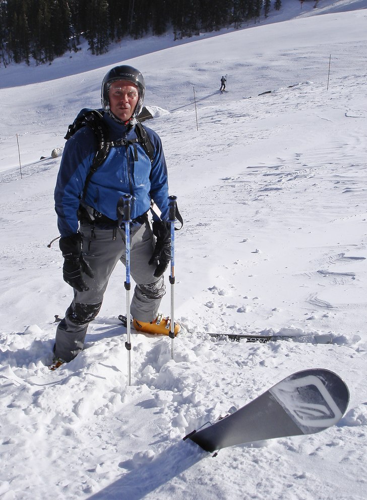 Droppat Corbets Colouir, åkt finsnö ner i ränna. Foto: Sven Grauman. Åkare: Mattias Axelsson.