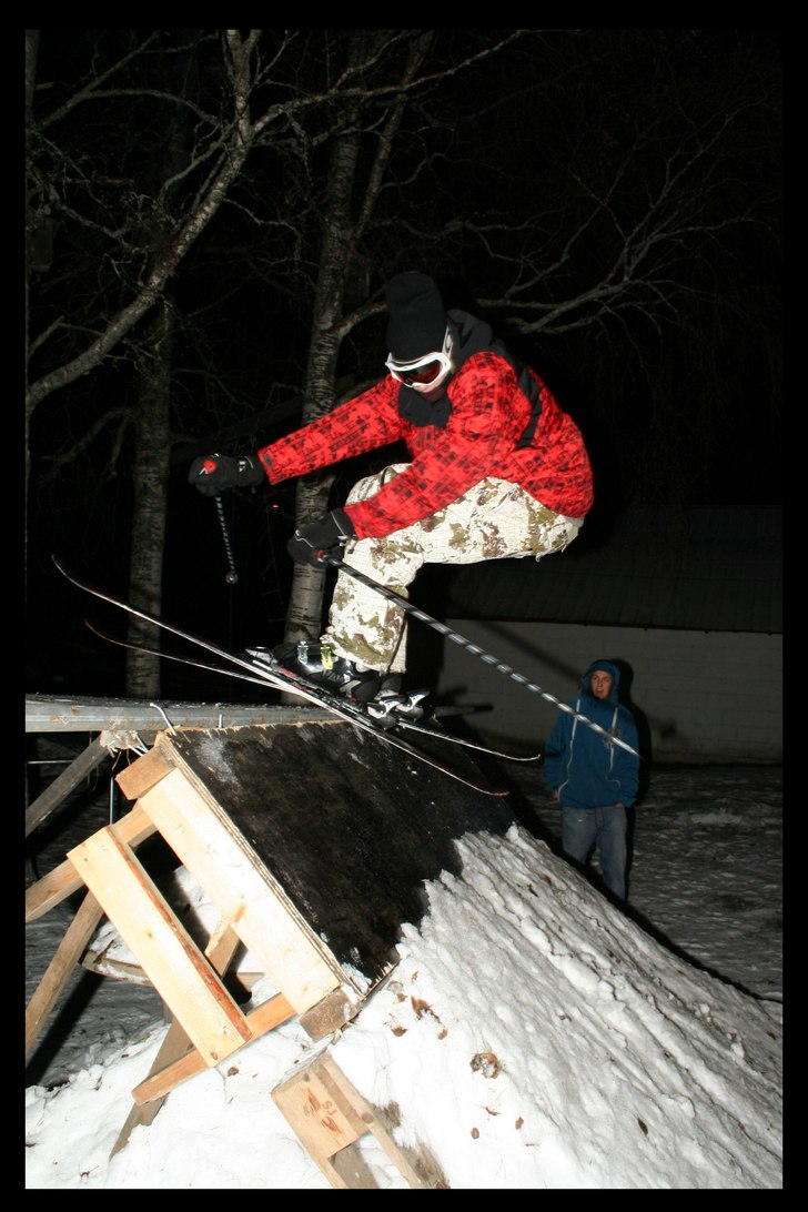 Fredrik kör wallriden i miniparken hos han.. Foto: Ronny Wallberg. Åkare: Fredrik Persson.