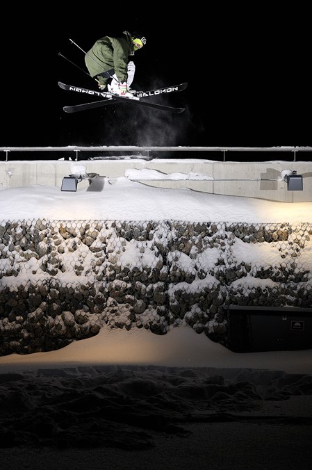 Vi byggde en kick vid dehär tuffa droppet i Lule�. Foto: Thomas Charry. Åkare: Emil Westman.