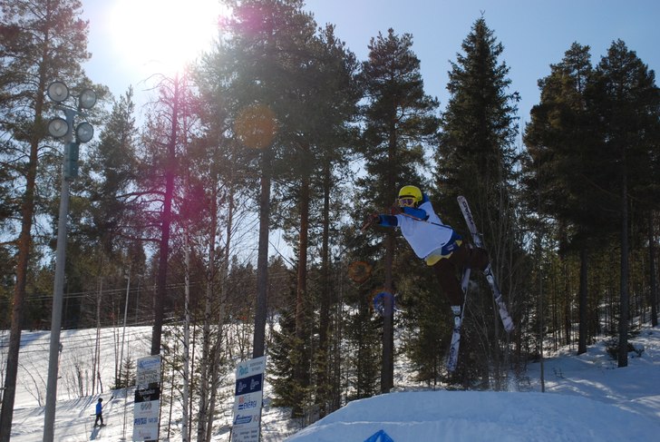 Superman frontflip. Foto: Linn Nilsson. Åkare: Dennis Berggren.