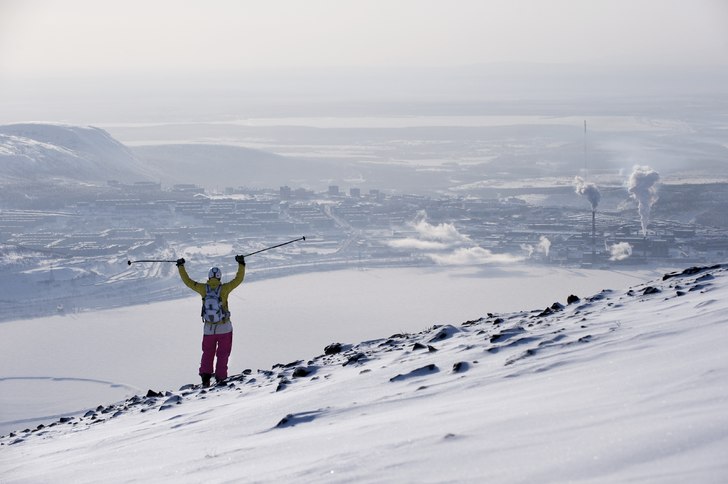 En ganska ovanlig utsikt från en skidbacke... Foto: Johan Axelsson. Åkare: Henrik Petersson.