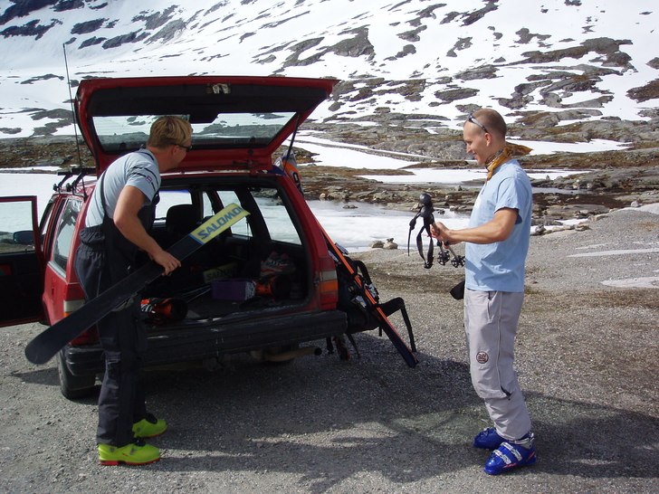 Förbereder toppturen.. Foto: Sofi Johansson. Åkare: Johan Karlsson - Andreas Pärsson.