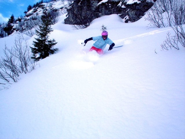 En skön pudersväng, najs taget tobbe :P. Foto: Tobias Johansson. Åkare: elias.