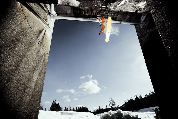 Droppar ut från damm luckan i Ullsåk.. Foto: Kristoffer Andersson. Åkare: Johan Lund.