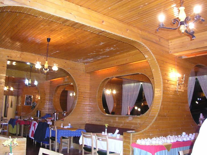 Härlig interiör på hotellet i Dizin. Minns ni M. Foto: Pierre Andihn. Åkare: Hotell.