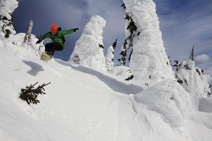 3.5 hour showshoe hike up the backside of mammoth . Foto: Gustav Ohlsson. Åkare: Brian Wolfe.