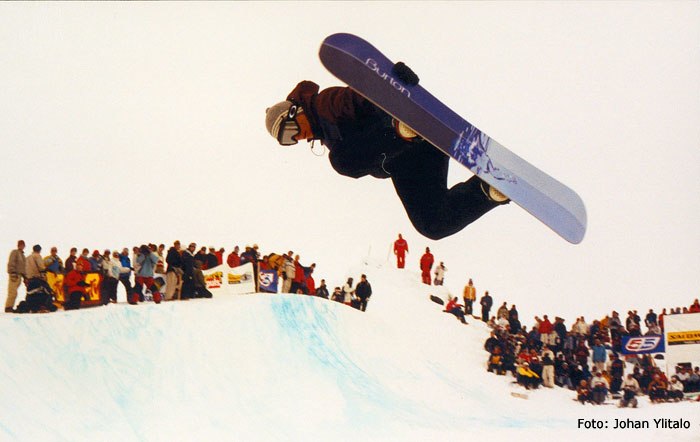 King of the hill i Riksgränsen 1998. Foto: Johan Ylitalo. Åkare: Okänd.