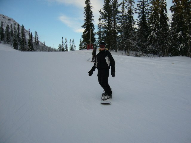 Ett av säsongens första åk, grym snö - tärt m. Foto: Johanna Grundberg. Åkare: Isabell Back.