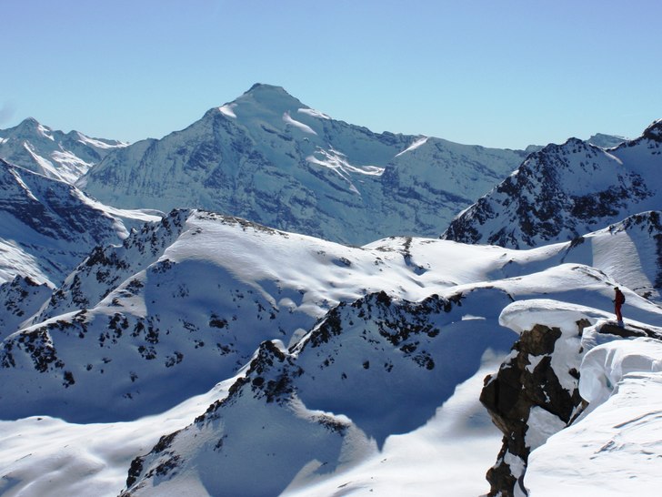 Efter en lång hike kommer man till otroligt vackr. Foto: Petter Berggrund. Åkare: Nilkas Rosenström.