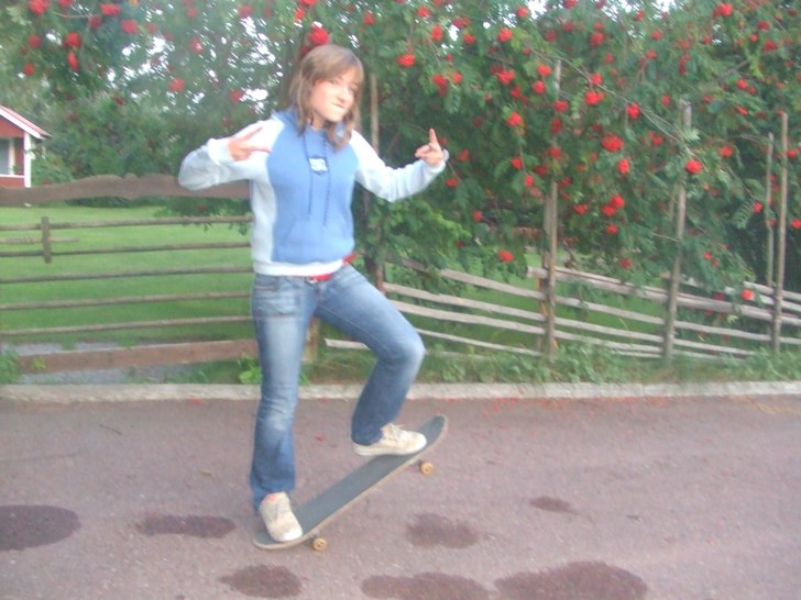 Försöker.. Står upp iaf xD. Foto: Emma Eiritz. Åkare: Anna Brask.