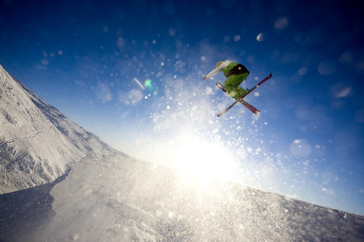 Elov och johan byggde en quarterpipe som blev mer . Foto: Valter Olsson. Åkare: Elov Olsson.