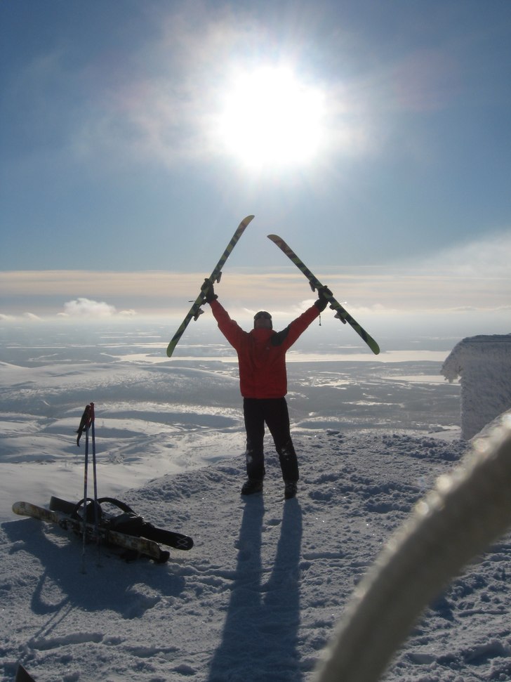 Vi har tagit oss upp på toppen av det stora syste. Foto: Henrik Pettersson. Åkare: Ola Mattson.