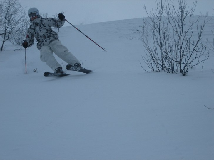 tog oss långt till vänster (nerifrån sett) om v. Foto: Simon Boklund. Åkare: Kristofer Sellberg.
