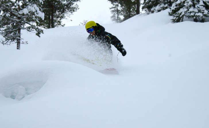 Nok en pudderdag ved Namdals folkehøgskole i Gron. Foto: Kurt Are Lona. Åkare: Baldur Snær Svensson.