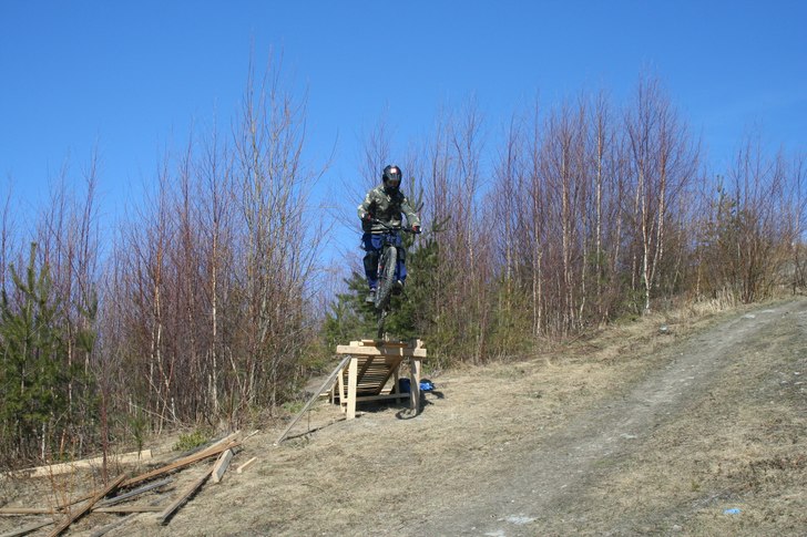 Hoppa på en solig söndag :P. Foto: Jakki. Åkare: Jag.
