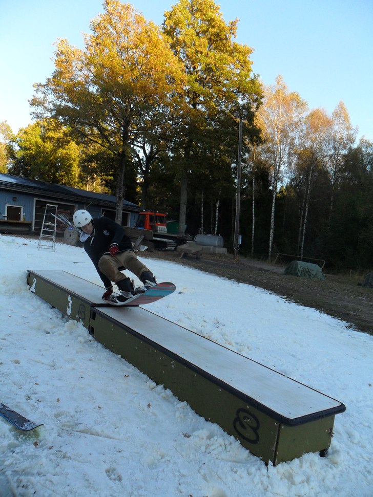 Ovanligt tidig försäsong på Vallåsen den 17 ok. Foto: Maria Skoglund. Åkare: Joel Olovsson.