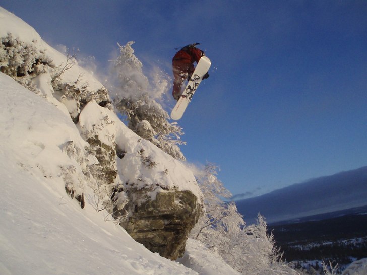 Fin dag för att testa droppen i Åre låg-zon. Foto: Viktor Karlsson. Åkare: Christian Dindas-Lövgren.