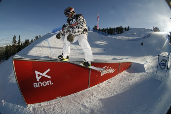 nose slide. Foto: burton. Åkare: calle Sköld (calle-jalle).