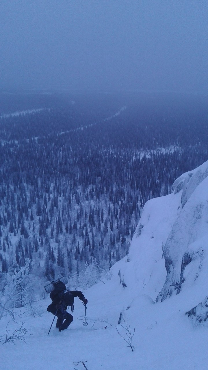 Det går också att klättra upp i rännan nedifr�. Foto: tryggve tiren.