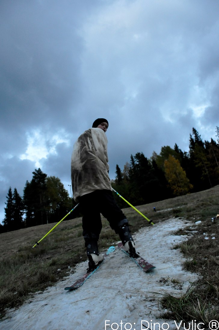 Emil Holmsten laddar.... Foto: Dino Vulic. Åkare: Emil Holmsten.