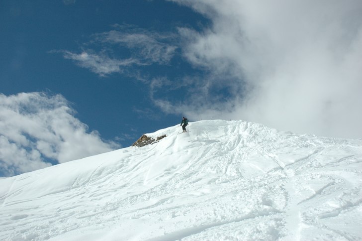 Dropp i Les Contamines. . Foto: Niclas Warnolf. Åkare: Filip Jacobsson.