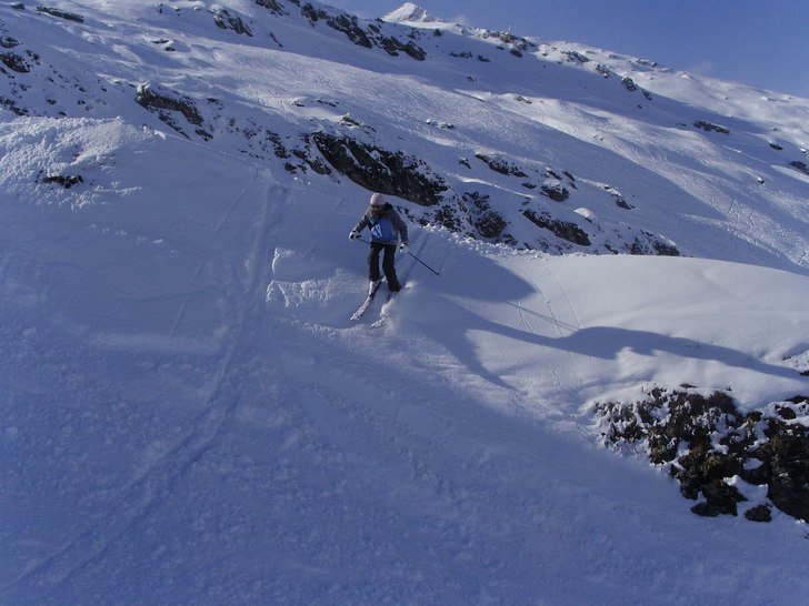 Organiserad offpist X5. Foto: Björn Holmgren. Åkare: Agnes Holmgren.