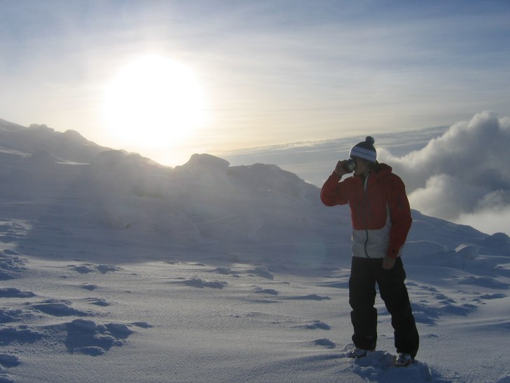En underbar dag och säsongsstart! Topptur upp på. Foto: Mårten, tror jag. Åkare: Fredrik Falkman.