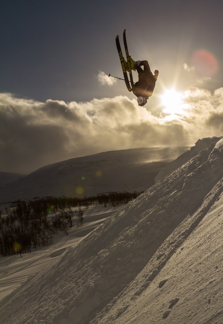 Backflip. Foto: Olov Strandqvist. Åkare: Daniel Harila.