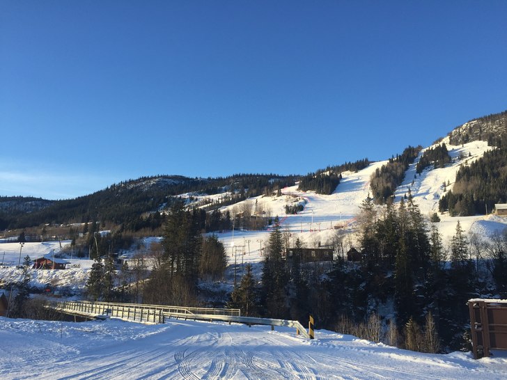 Blå himmel og sol :-)
Nypreppa bakker med litt ny.