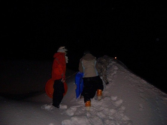 Jag sätter backflip på tefat, vad sätter du?. Foto: Maja Enerskog. Åkare: Isabelle, Josefin, Kristin.