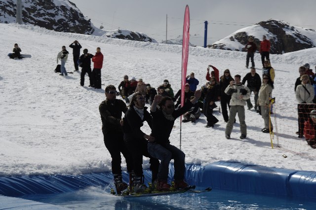 Zermatt water slide 07
Mattes hemmeckade 3X ELAN . Foto: Stoked.ch. Åkare: Mattias Arnander, Andreas Hedberg, Stefan Komierowski.