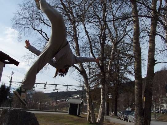 jag gör en Butter fly Twist ner från en sten i �. Foto: Dan Per-Villhejm. Åkare: Vincent freiman.