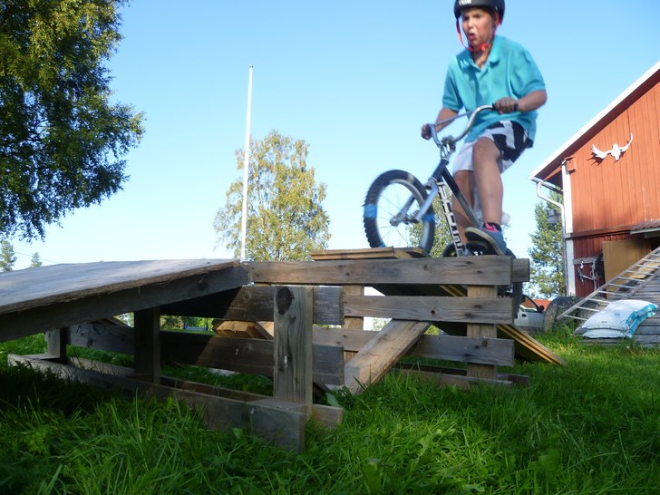 cykladde lite=). Foto: niklas prestberg. Åkare: rasmusedfalk.