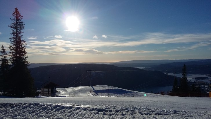 Strålende sol på Norefjell i dag! 
Sola skinner .