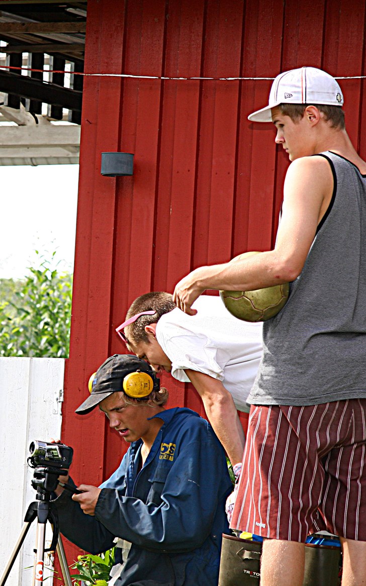 Introinspelning av Fancy Skiers

http://www.free. Foto: Anton Östlund. Åkare: Robin Trolin, Jonas Hjohlman & Emil Westman.