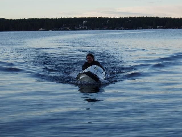 En kväll med jetskin!!!
Super kallt men skoj!!. Foto: mm. Åkare: Christine.