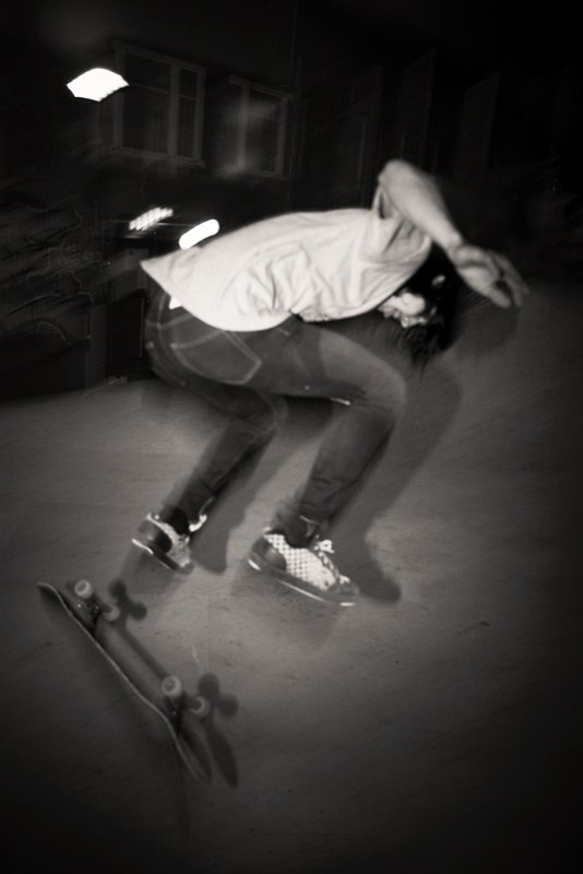 Jag tänkte ta en svartvit skatebild och Gabbe had. Foto: Mattis Johansson. Åkare: Puckelkillen Gabbe.