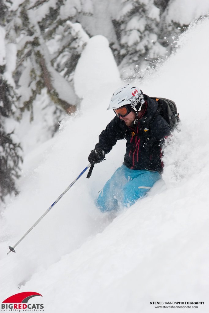Cat skiing Kanada. Foto: Steve Shannon. Åkare: Jacob Molin.