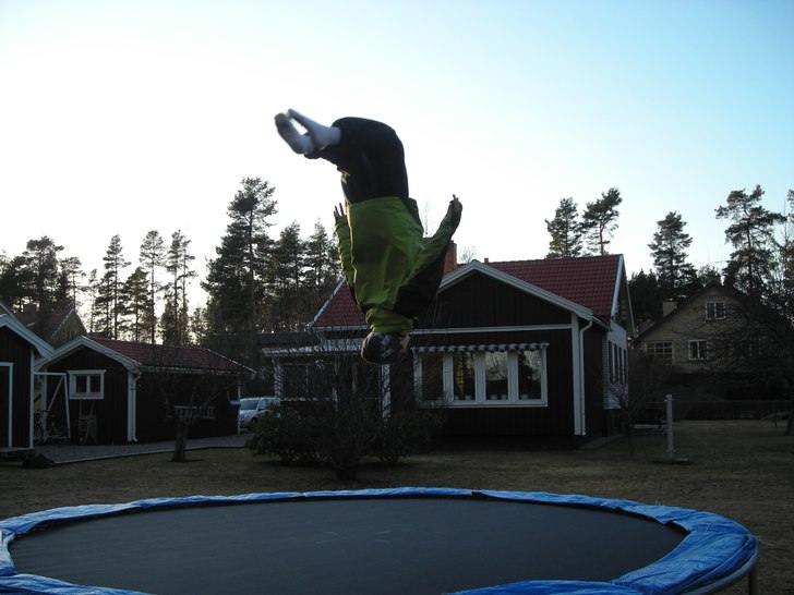 Bakåt. Foto: Victor Hildesson. Åkare: Sean Howley.