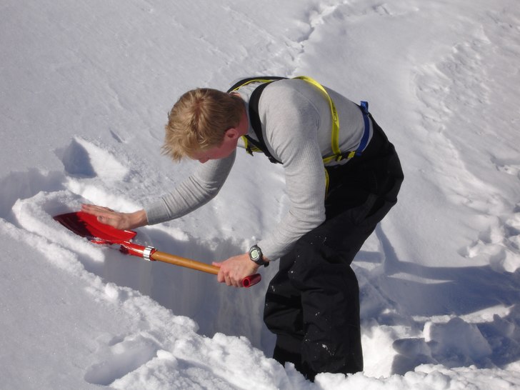 Snöprovning.... Foto: Jonas Backström. Åkare: Mikael Westlén.
