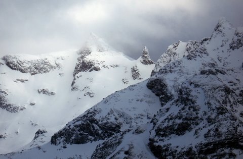 Looking forward to make first descents in this pea. Foto: Olav Solberg.