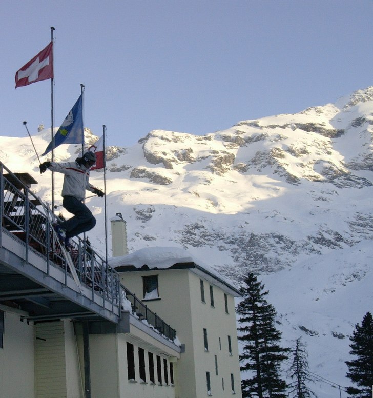 Lite lek vid Trübseehof.. Foto: Troels Thomsen. Åkare: Mikael Jönsson.