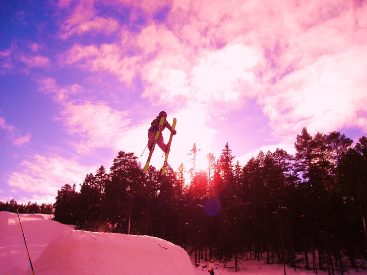 viking drar i väg medn truckdriver. Foto: GOLIAT. Åkare: Wiking.