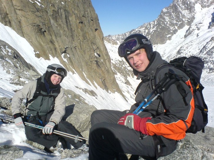 Hajkar på glaciären.. Foto: Hans Gustafsson. Åkare: Per Fries och Daniel Sundin.