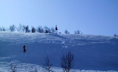här är det ett fint offpist område . Foto: vet ej. Åkare: vet ej.
