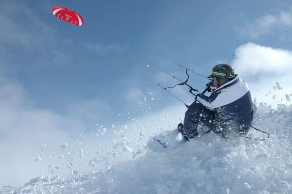 Snowkiting! Kolla filmen på www.kiters.se. Foto: Peter Ingerstam. Åkare: Matthieu Blanchard.