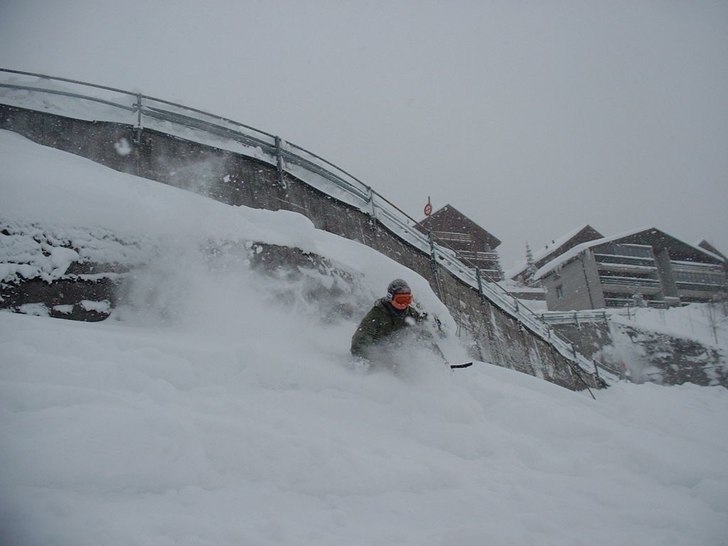 mulen och snöing dag i engelberg, med mycket pude. Foto: Anders Svenningsson. Åkare: Karl Svenningsson.