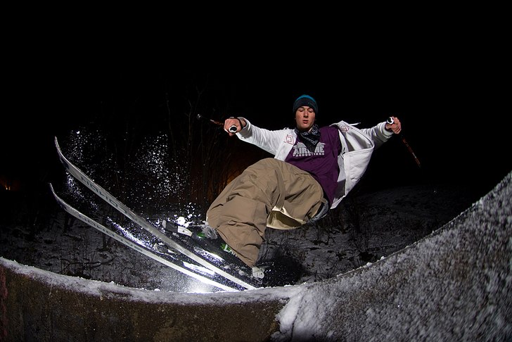 Skikjøring i en gammel skate park.. Foto: Sverre F. Hjørnevik. Åkare: Andreas Johannesen.