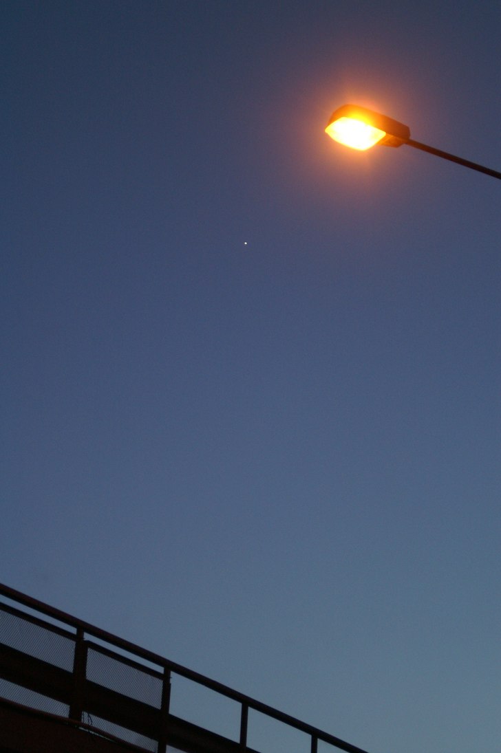 Sollefteå by night. Foto: Jultomten. Åkare: lyktstolpen?.