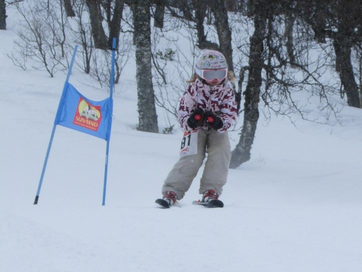 Tänndalsmästerskapet påskveckan 13.
Fullfart i. Foto: Ulrika Mrs Patriot. Åkare: Ronja Sandström.